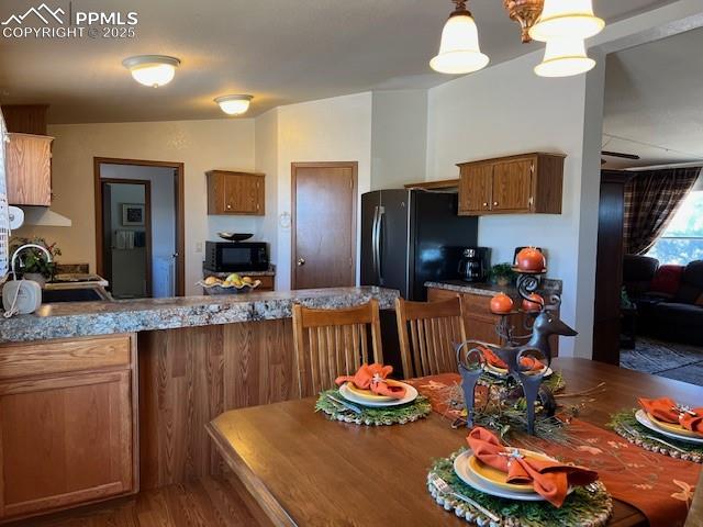 Image 8 of 39: Kitchen