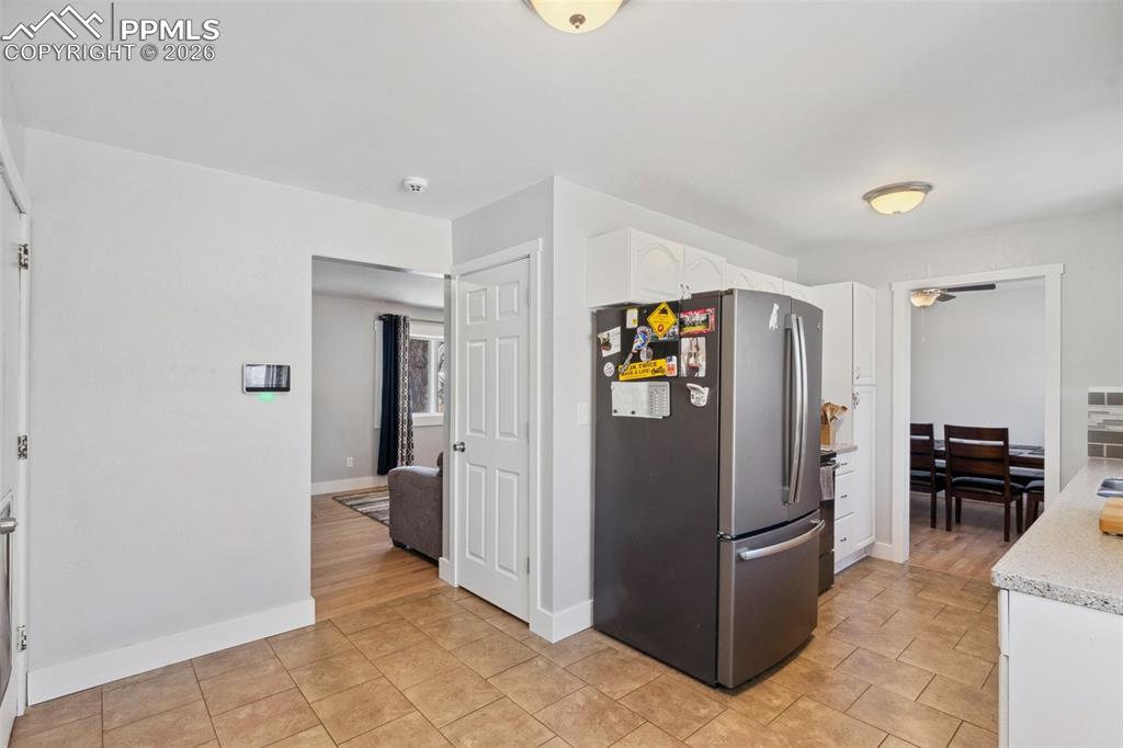 Image 21 of 43: Kitchen