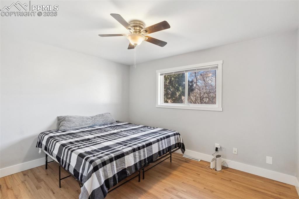 Image 26 of 43: Bedroom