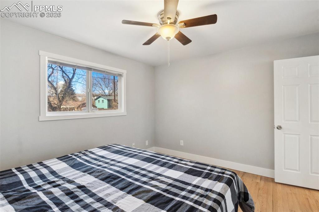 Image 28 of 43: Bedroom