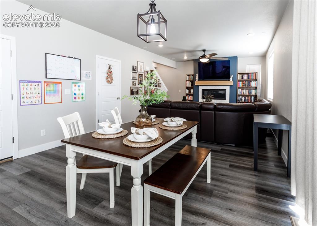 Image 12 of 45: Dining Area