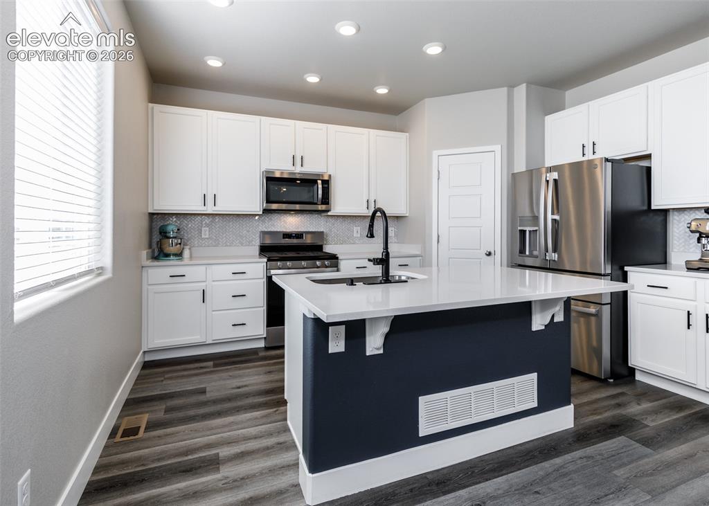 Image 13 of 45: Kitchen