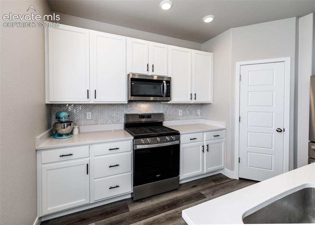 Image 15 of 45: Kitchen