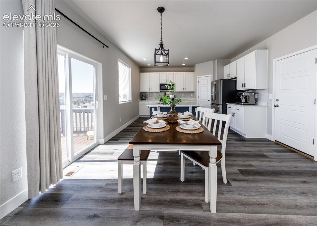 Image 18 of 45: Dining Area