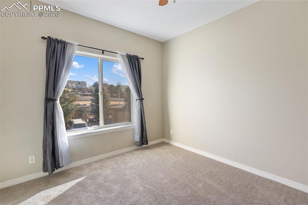 Image 19 of 26: Guest Room