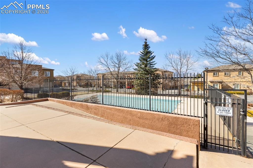 Image 25 of 26: Pool