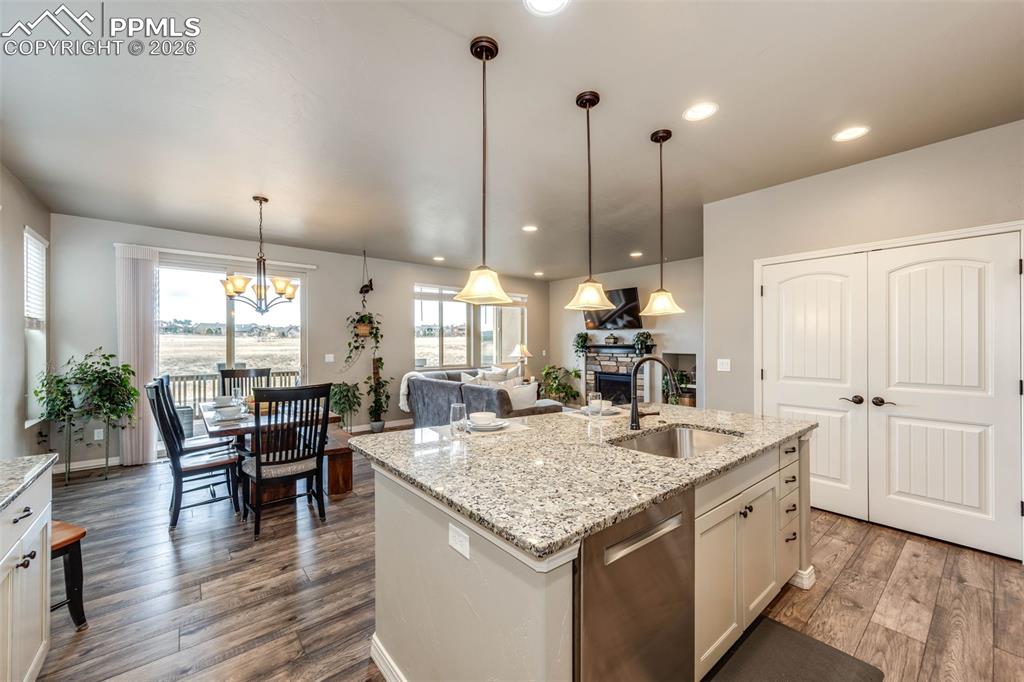 Image 10 of 45: Kitchen