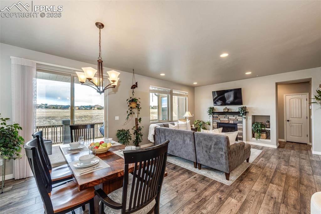 Image 11 of 45: Dining Area