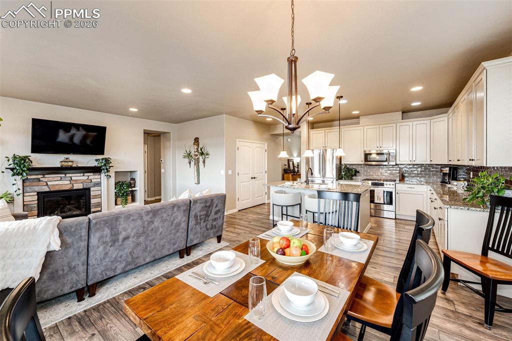 Image 12 of 45: Dining Area