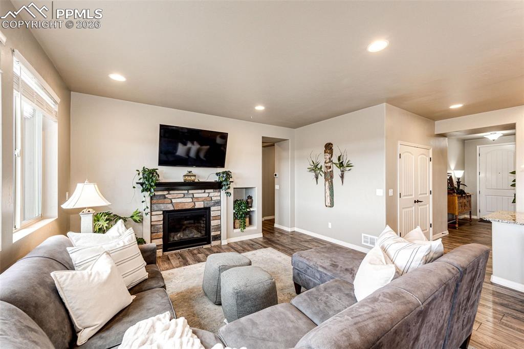 Image 14 of 45: Living Room