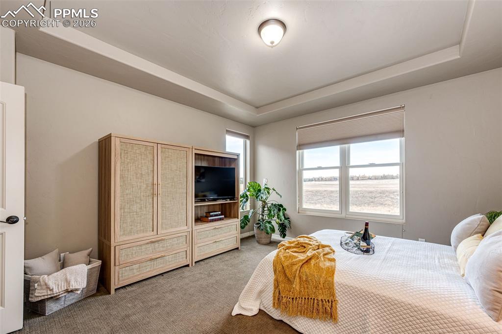 Image 22 of 45: Bedroom