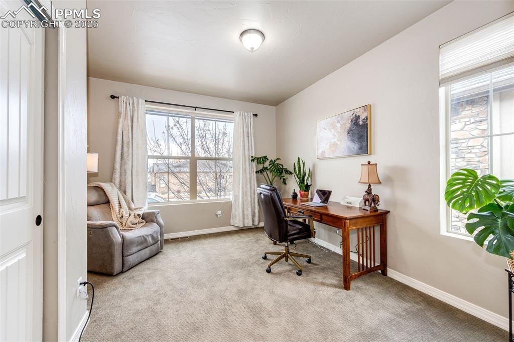 Image 25 of 45: Office