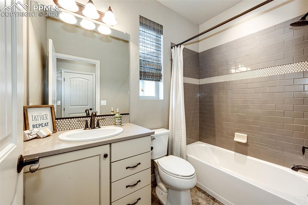 Image 26 of 45: Bathroom