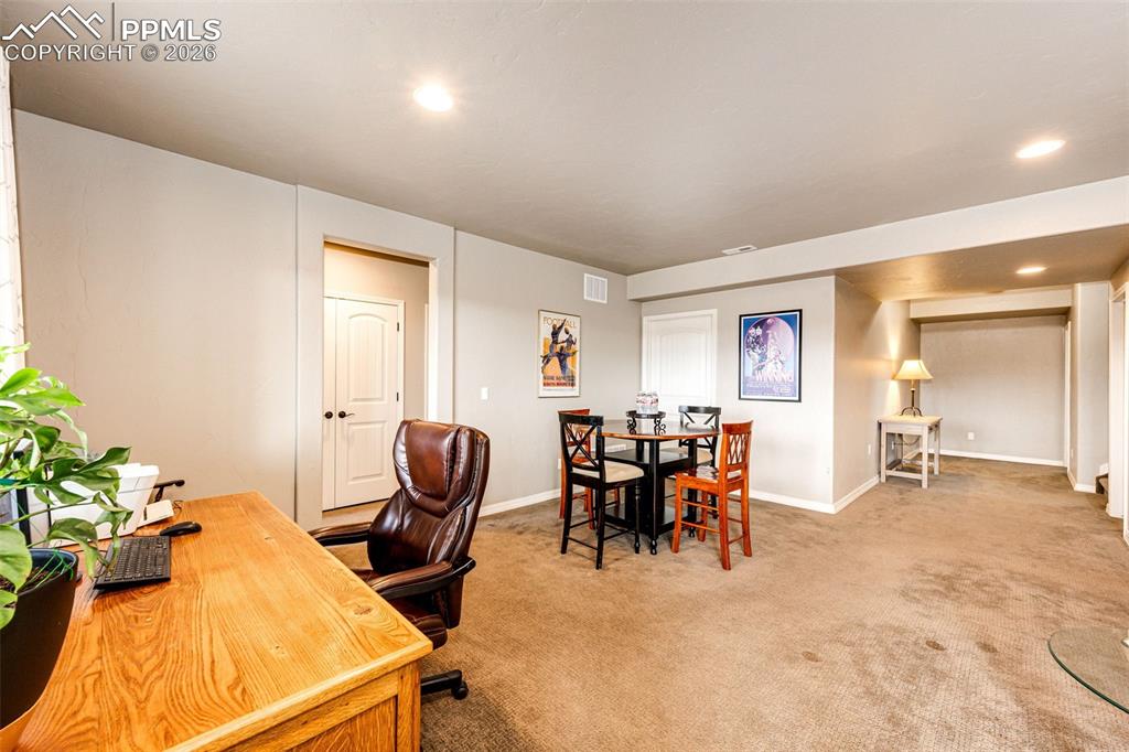 Image 31 of 45: Office