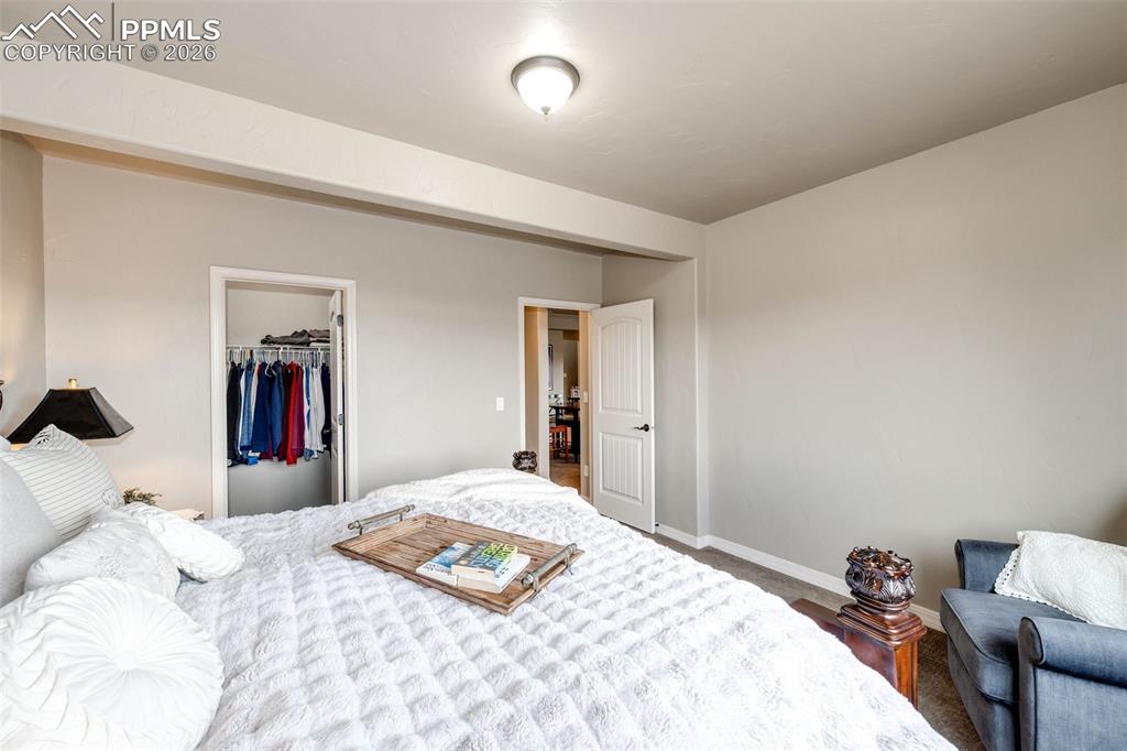 Image 34 of 45: Bedroom