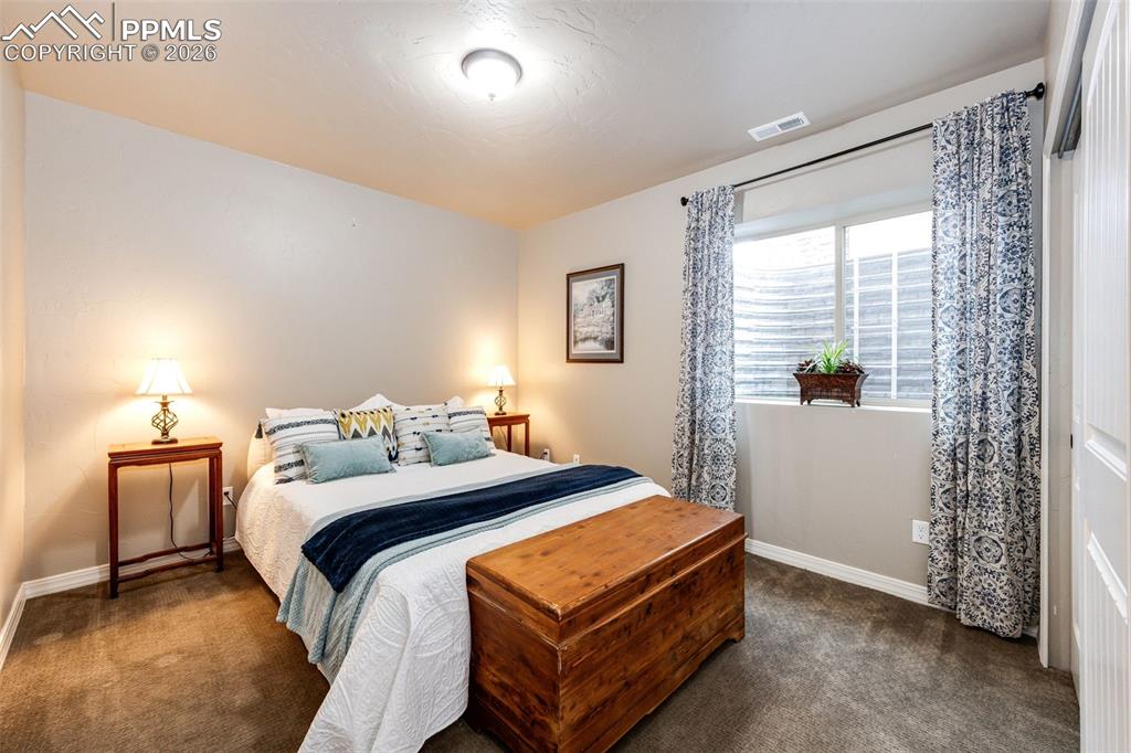 Image 36 of 45: Bedroom