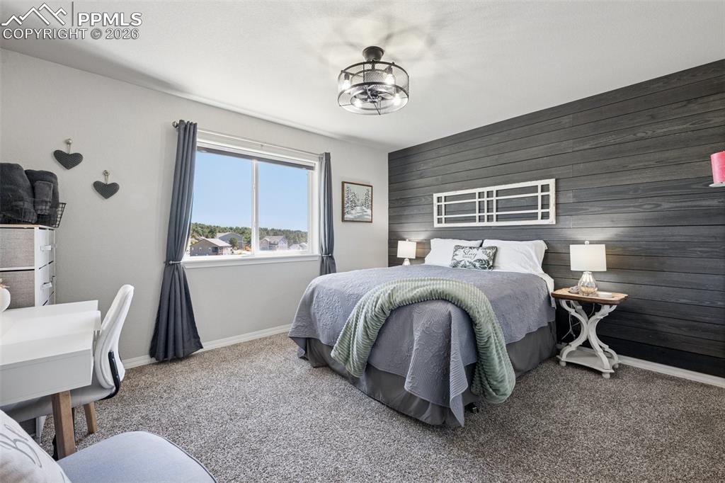 Image 26 of 50: Bedroom