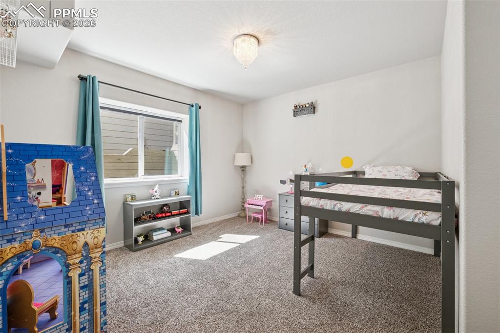 Image 33 of 50: Bedroom