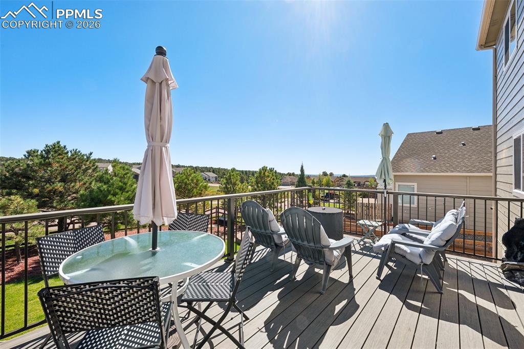 Image 35 of 50: Deck