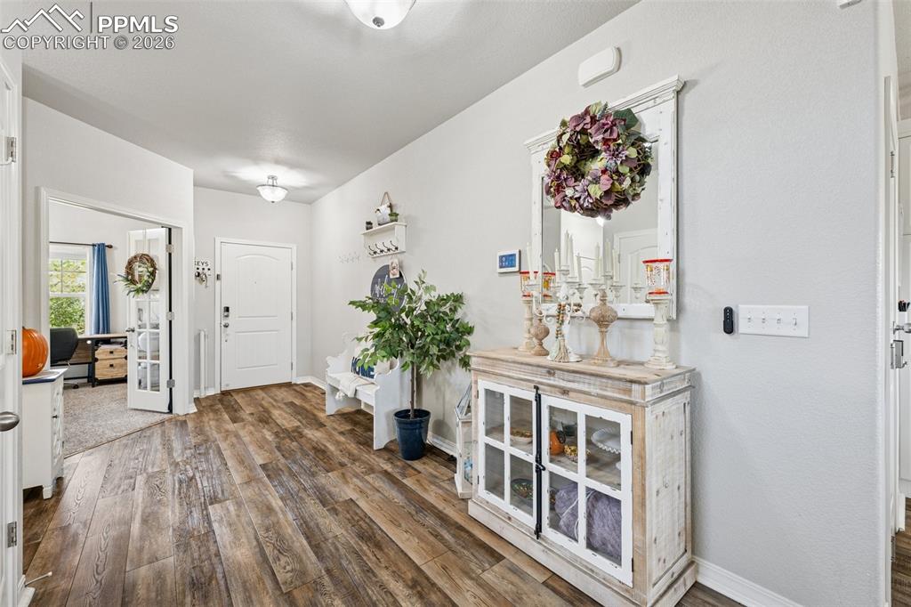 Image 5 of 50: Entry