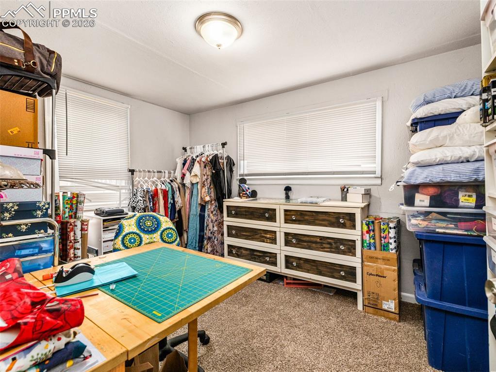 Image 19 of 28: Office