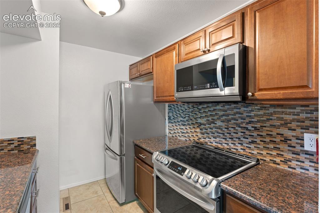 Image 14 of 29: Kitchen