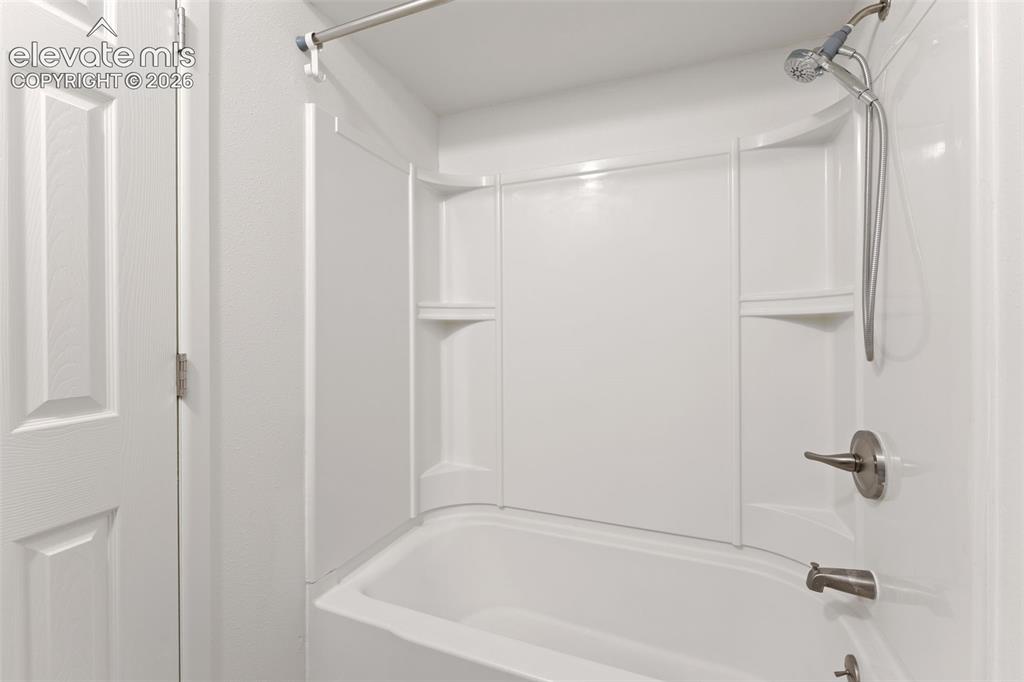 Image 19 of 29: Bathroom