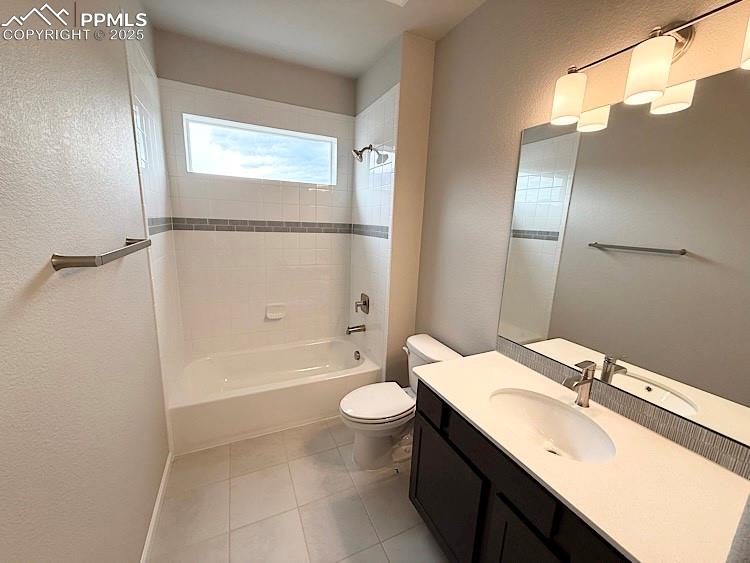 Image 17 of 30: Full Bathroom, located on the Main Level!