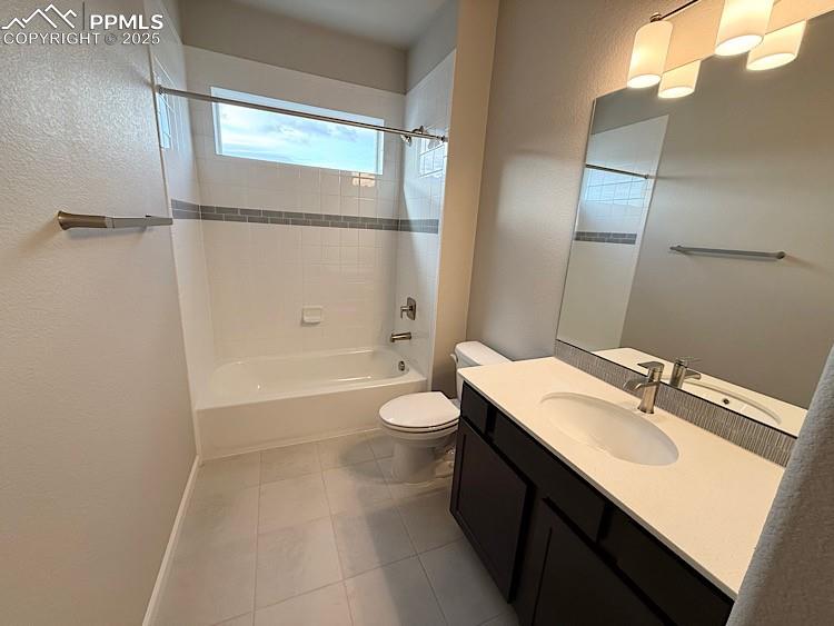 Image 31 of 46: Full Bathroom, located on the Main Level!