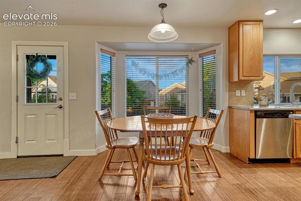 Image 10 of 34: Dining Area