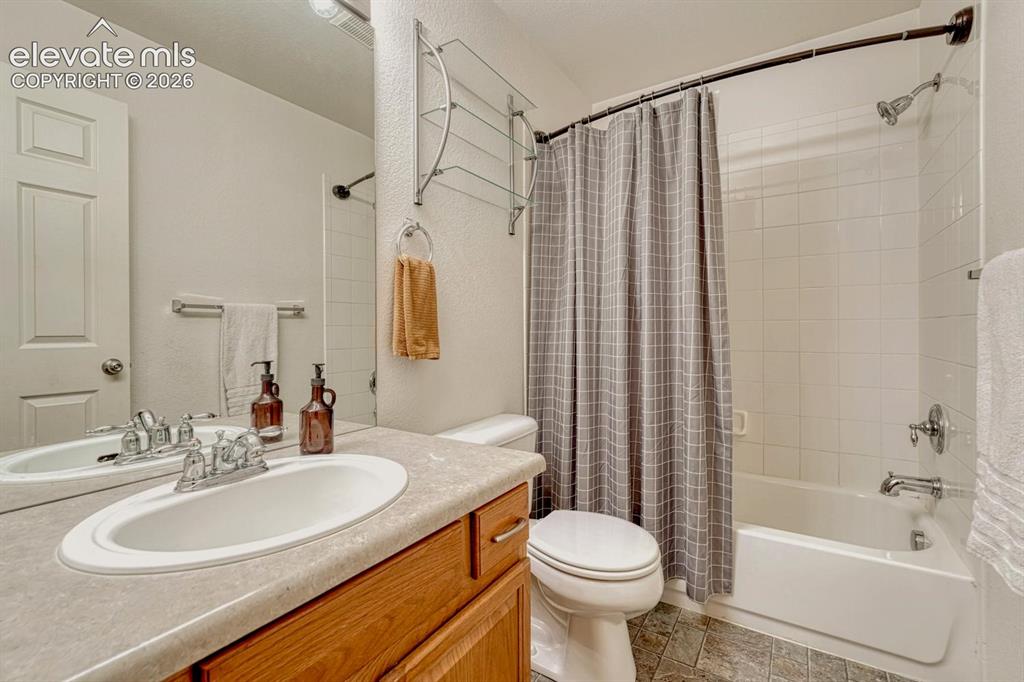 Image 16 of 34: Bathroom