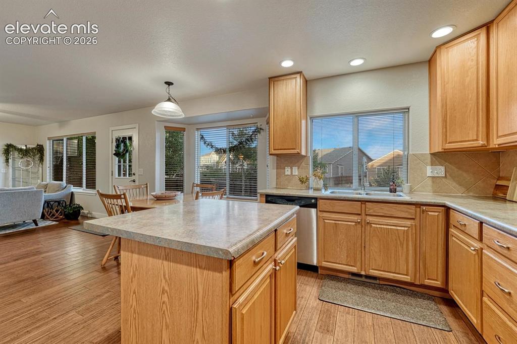 Image 8 of 34: Kitchen