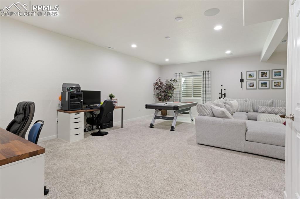 Image 23 of 41: Office