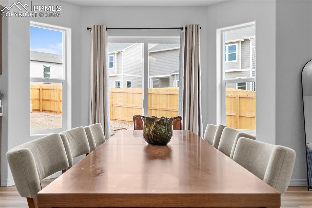 Image 12 of 31: Dining Area