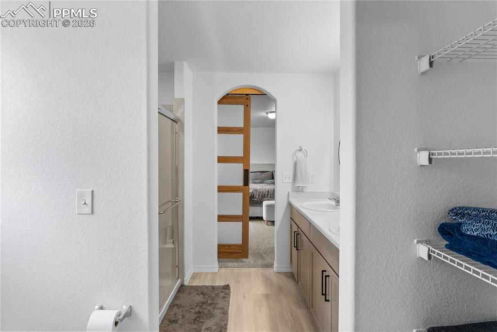 Image 19 of 31: Bathroom