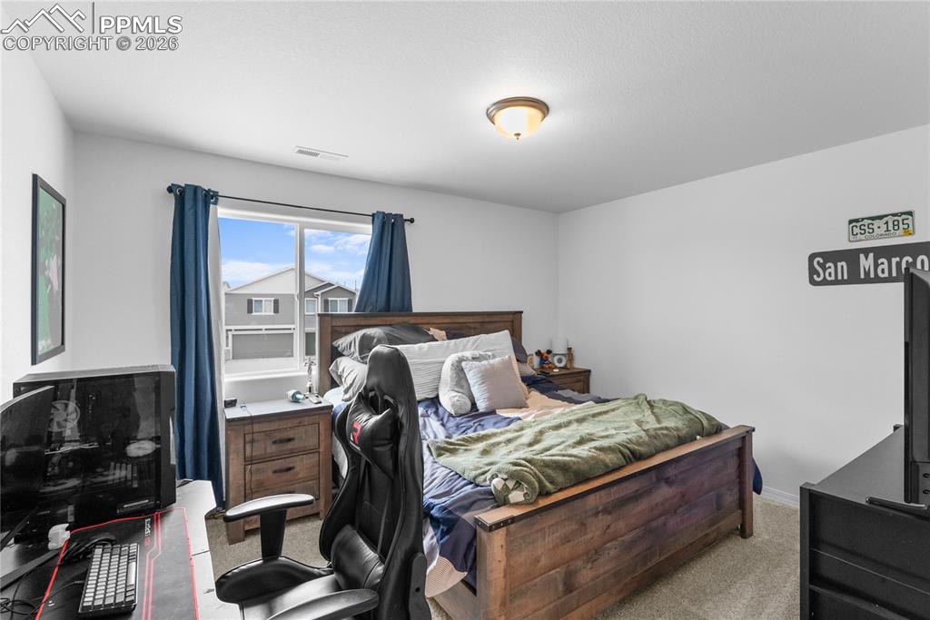 Image 26 of 31: Bedroom