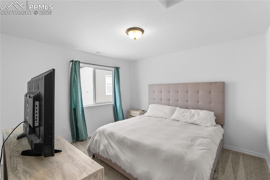 Image 28 of 31: Bedroom