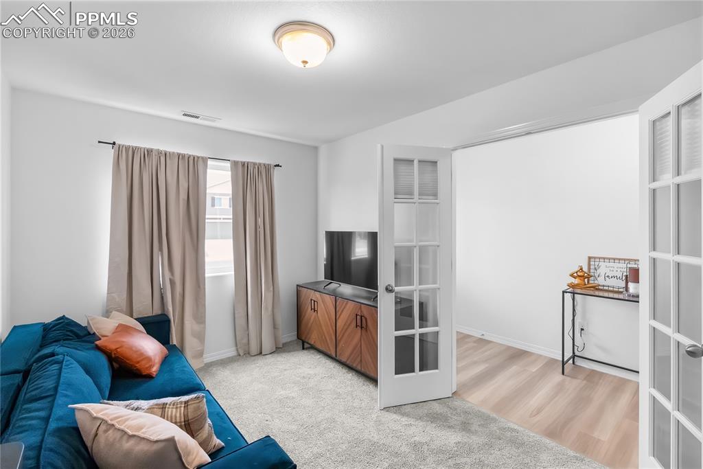 Image 6 of 31: Living Room