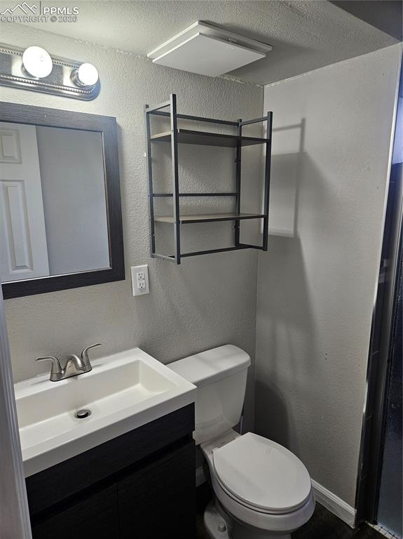 Image 10 of 13: Bathroom