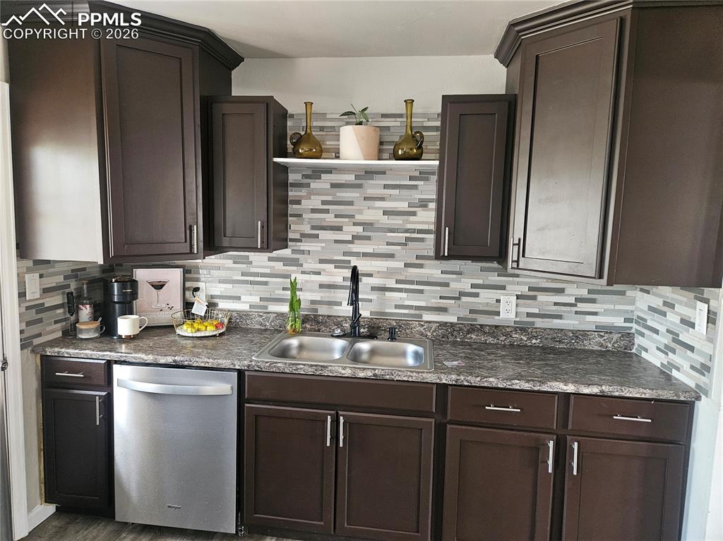 Image 5 of 13: Kitchen