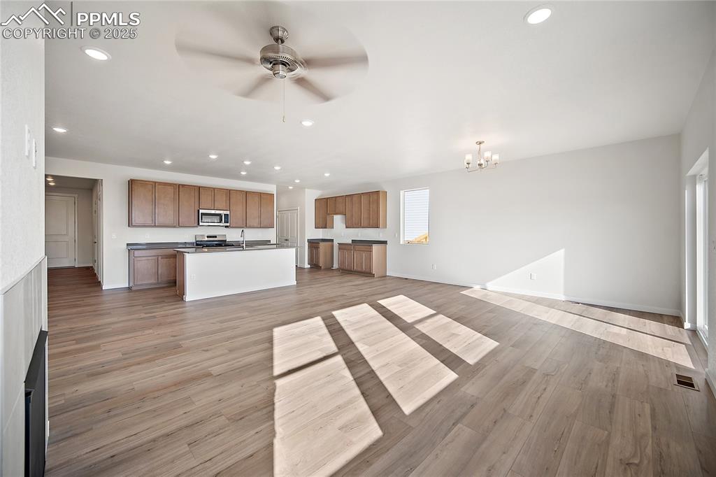 Image 20 of 38: Kitchen