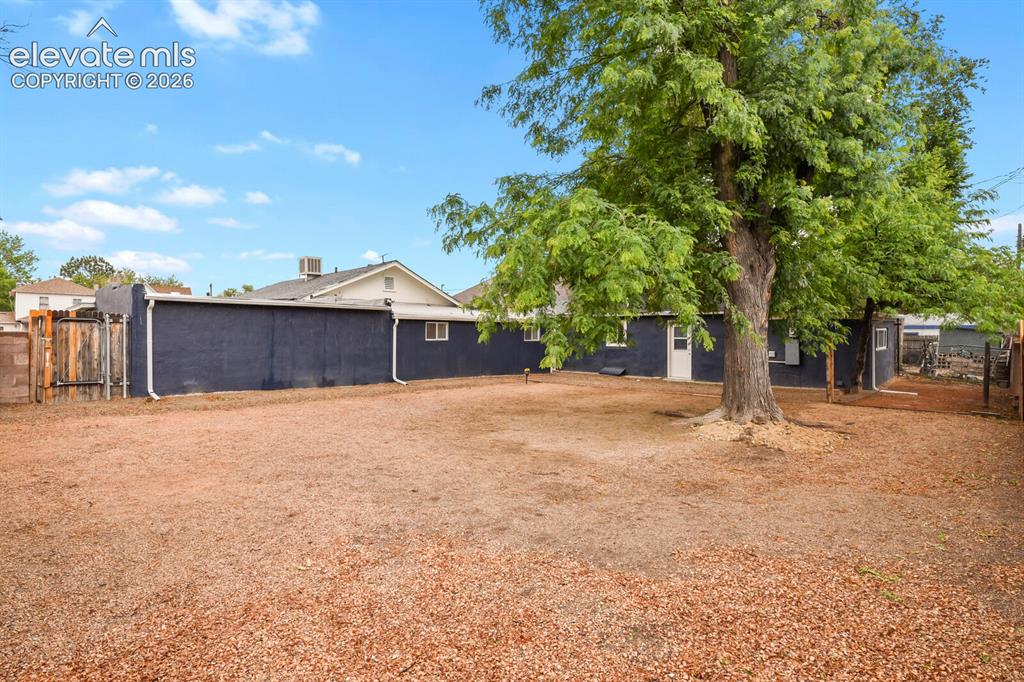 Image 10 of 47: Yard