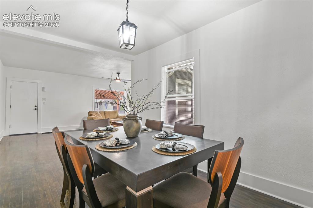 Image 18 of 47: Dining Area