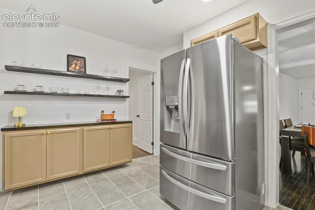 Image 22 of 47: Kitchen
