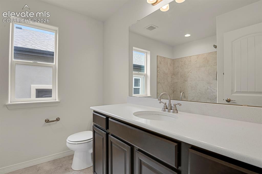 Image 12 of 18: Bathroom