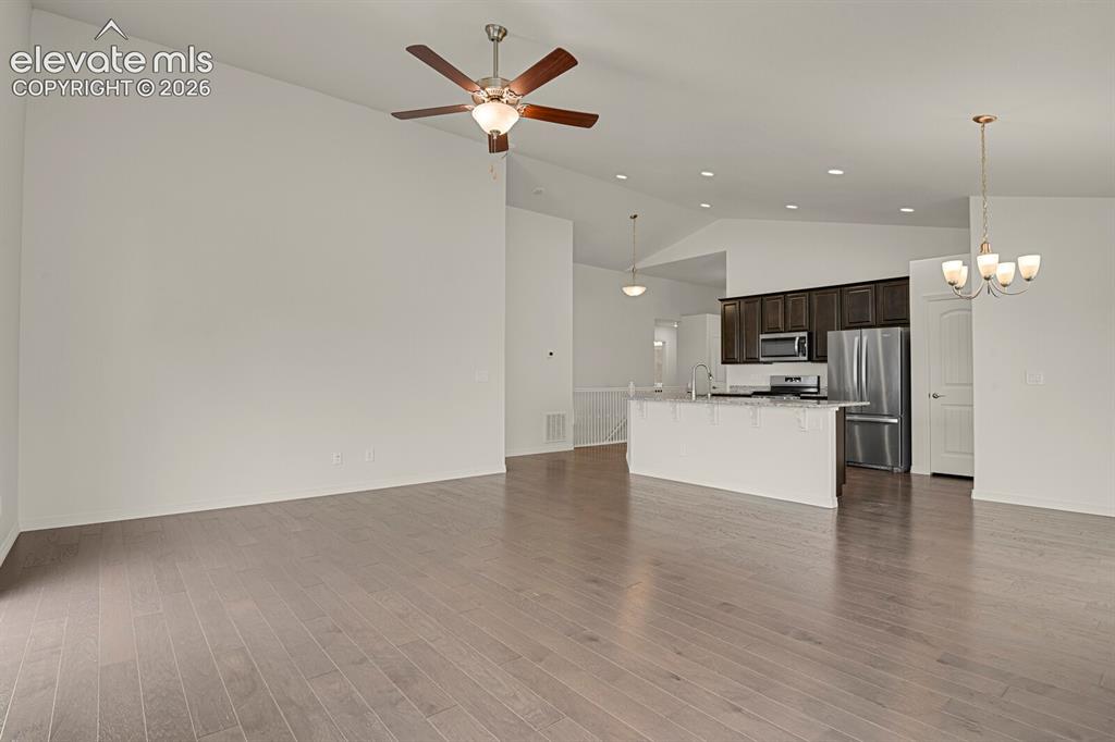 Image 3 of 18: Living Room