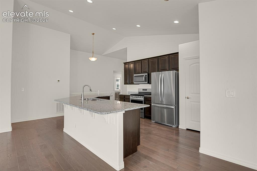 Image 6 of 18: Kitchen