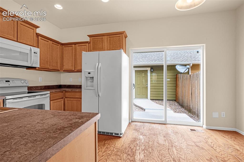 Image 11 of 36: Kitchen