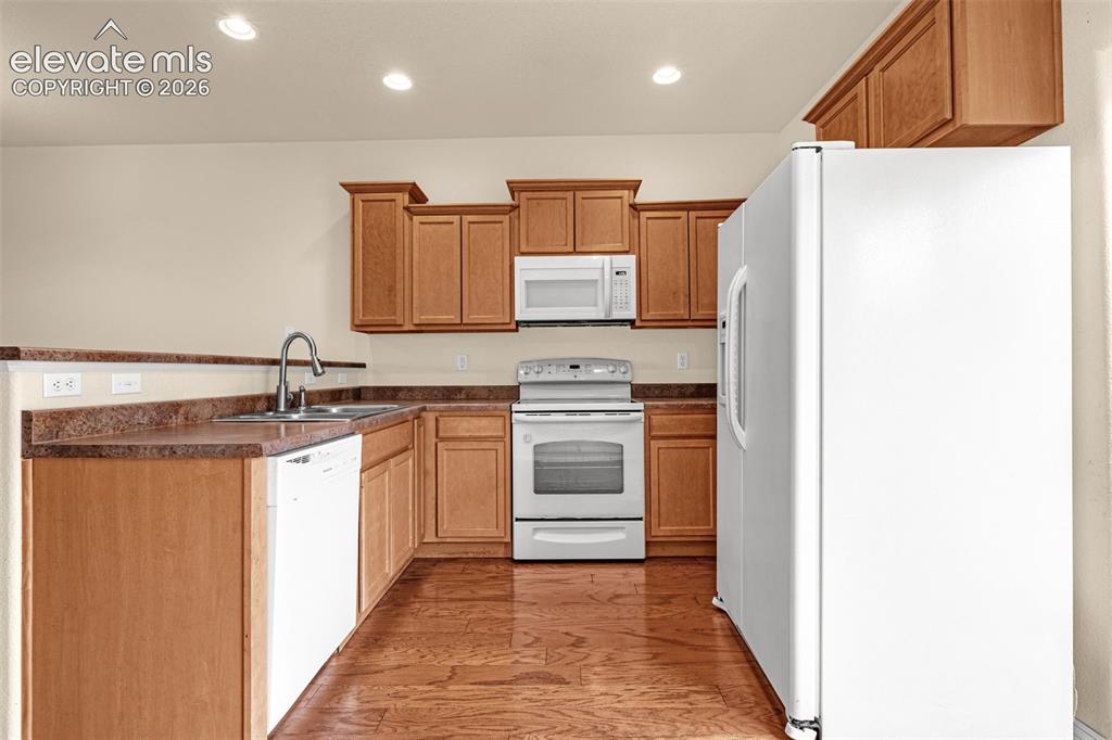 Image 12 of 36: Kitchen