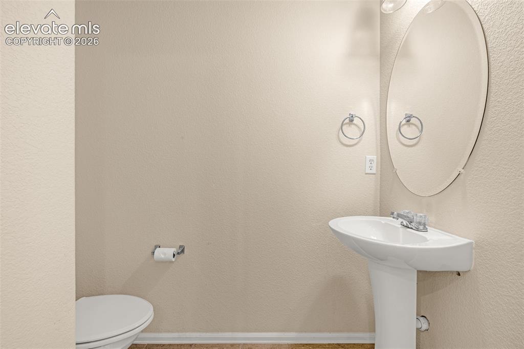 Image 14 of 36: Bathroom